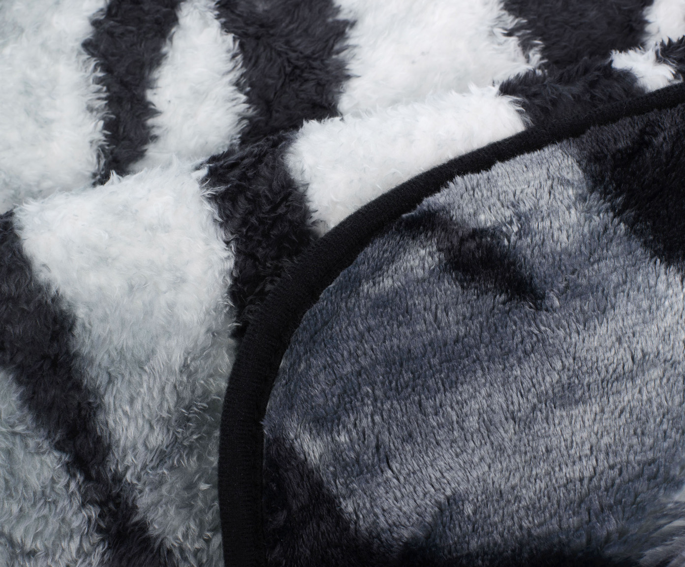 Plaids Cashmere Feeling 150x200 Tigre de Sibérie argent
